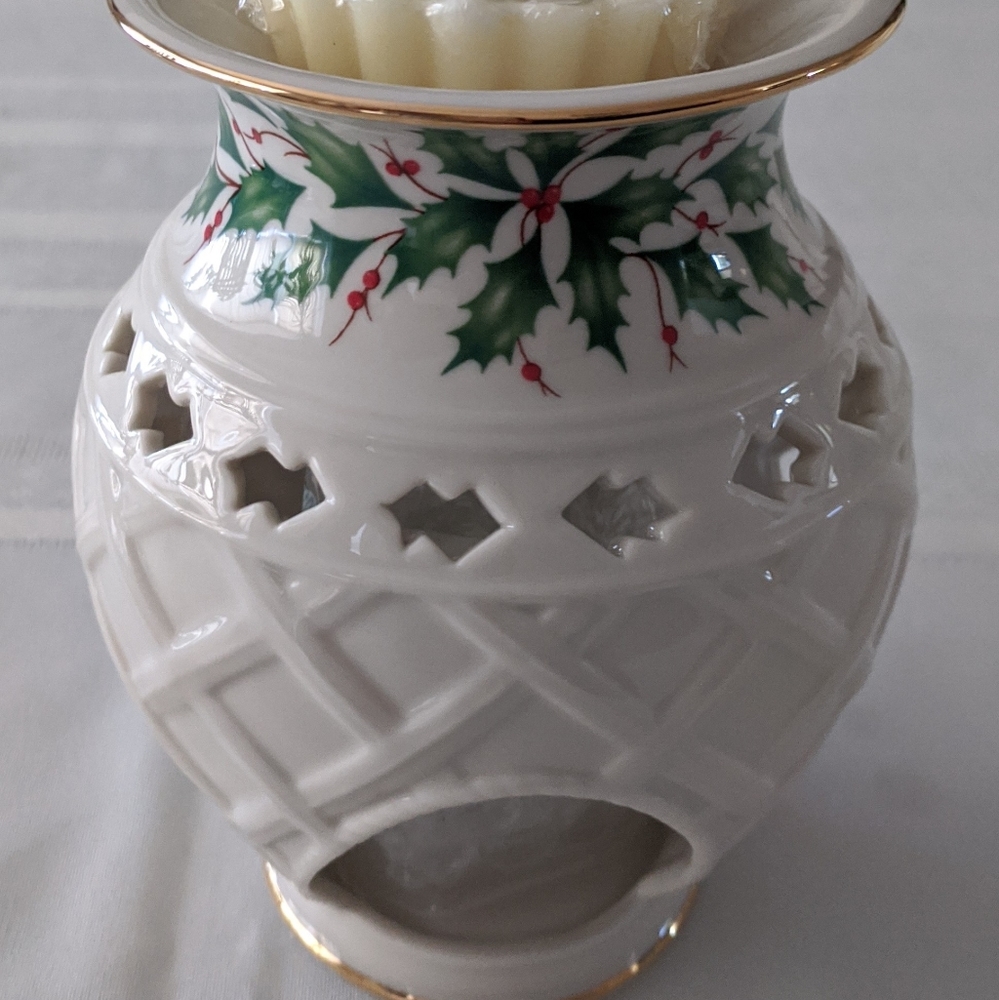 Lenox Fragrance warmer Holly & Berries W/Gold trim